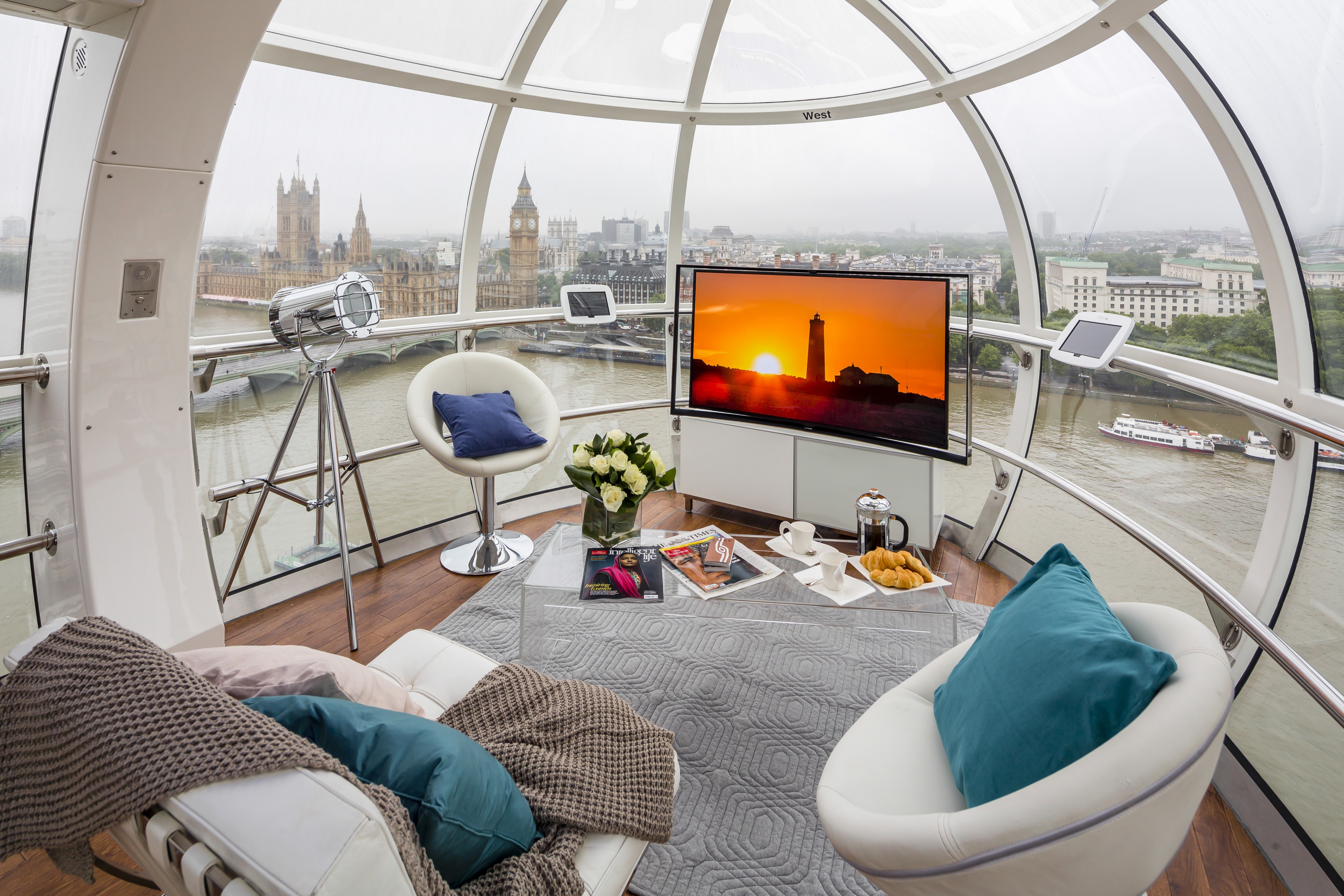 Samsung showcases curved OLED TV on the London Eye - Tech ...