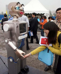 chinese_robot-receptionist-rubbish.jpg