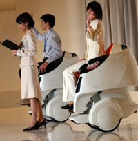 Toyota-robots-2010-mobility.jpg