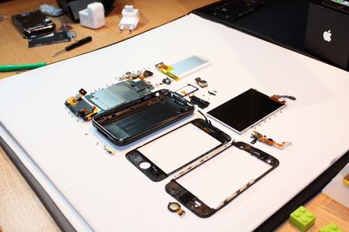 iphone-3g-s-fully-disassembled1.jpg